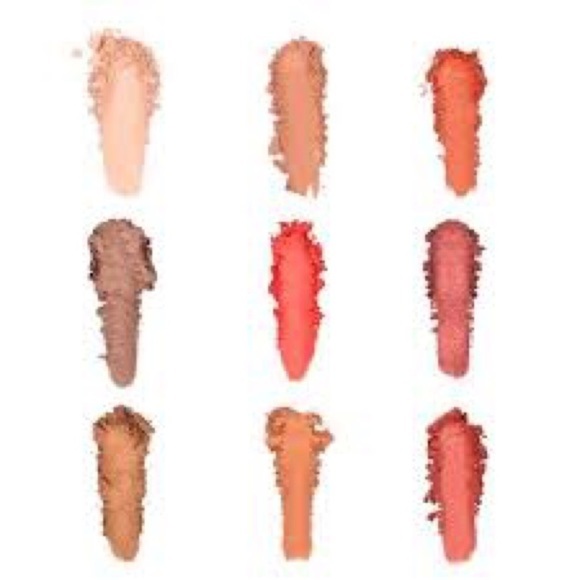 Give Them LaLa Beauty | The Grown Woman Palette - Picture 2 of 4